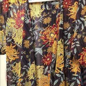 Small LuLaRoe Shirley